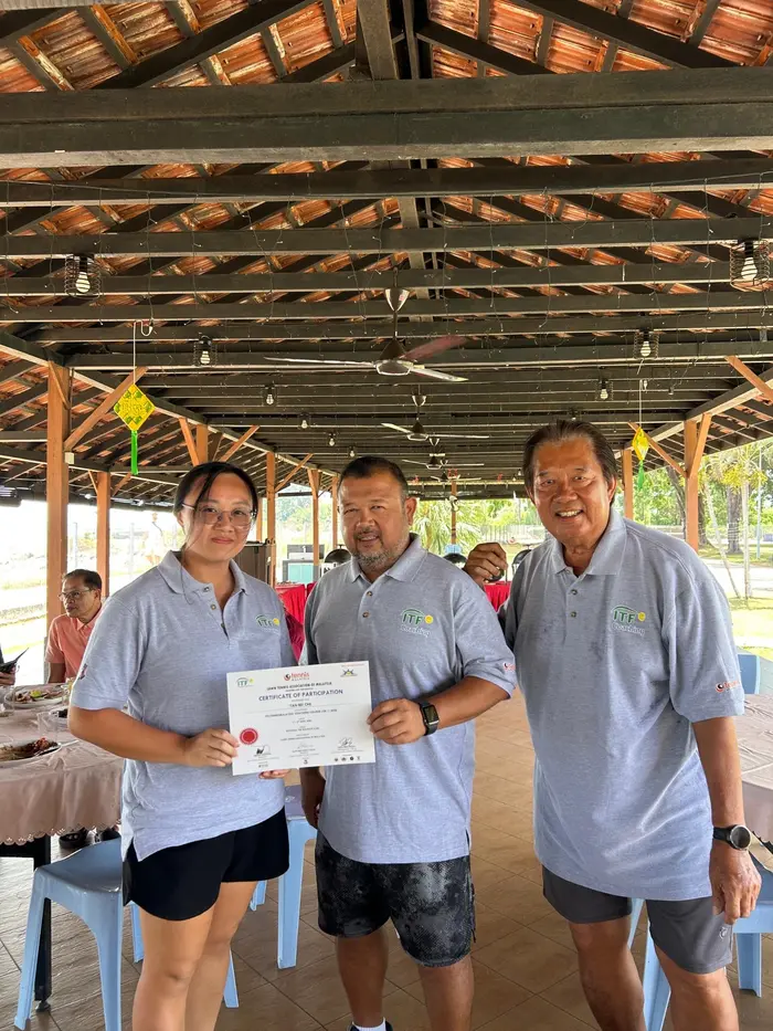 Coach Bei receiving ITF CBI certificate in 2026